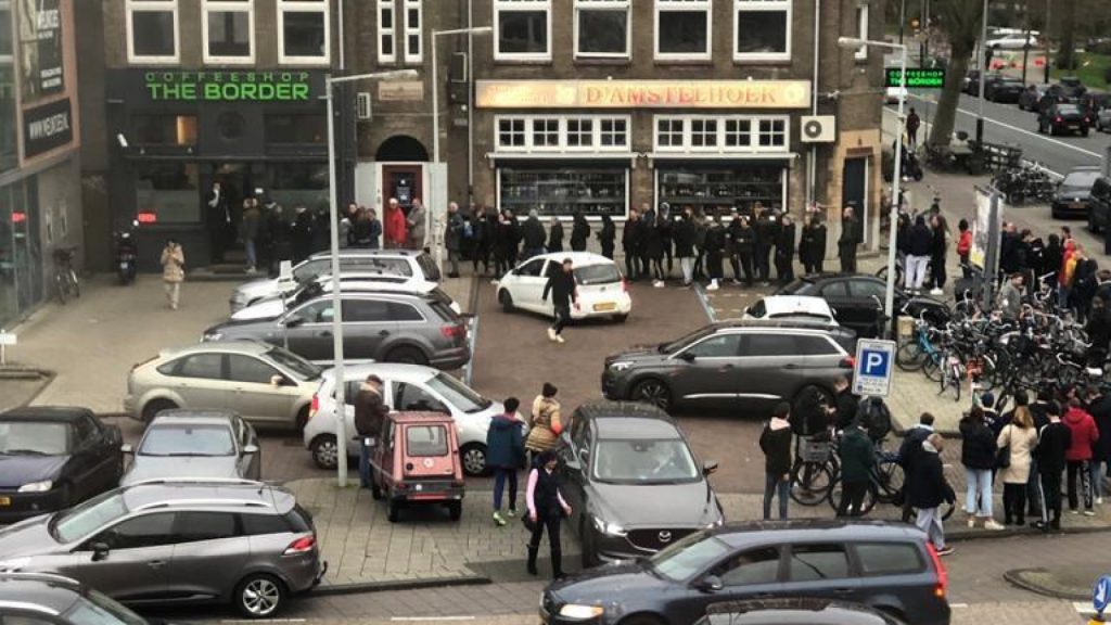 Bron AT5 - corona coffeeshop Amsterdam